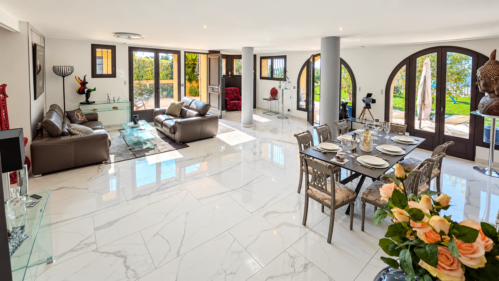 Panoramic view of the living room